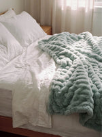 Cloud-Like Plush Dreamer Blanket
